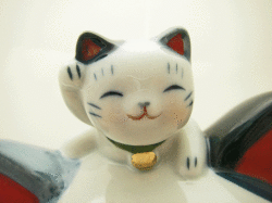 【猫雑貨　招き猫】染錦　福づくし猫（貯金箱）